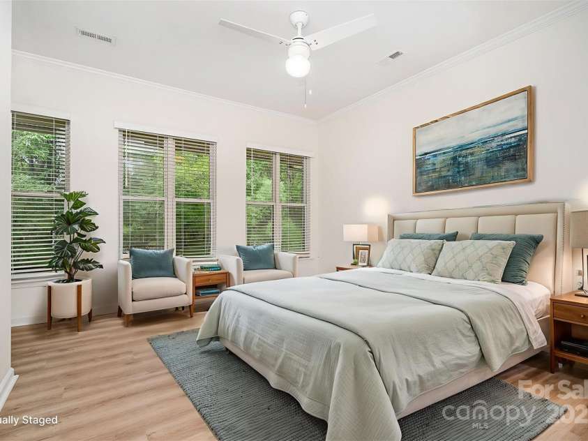 530 9th Street, Charlotte, NC 28202.  MLS# CAR4268395, YatesRealty ID 21821. 