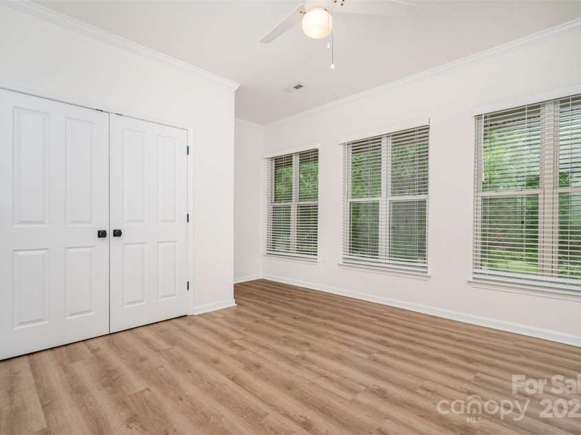 530 9th Street, Charlotte, NC 28202.  MLS# CAR4268395, YatesRealty ID 21821. 