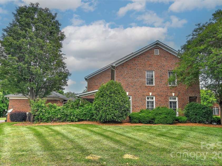 1142 Ardwyck Place, Rock Hill, SC 29730.  MLS# CAR4252067, YatesRealty ID 21822. Side yard