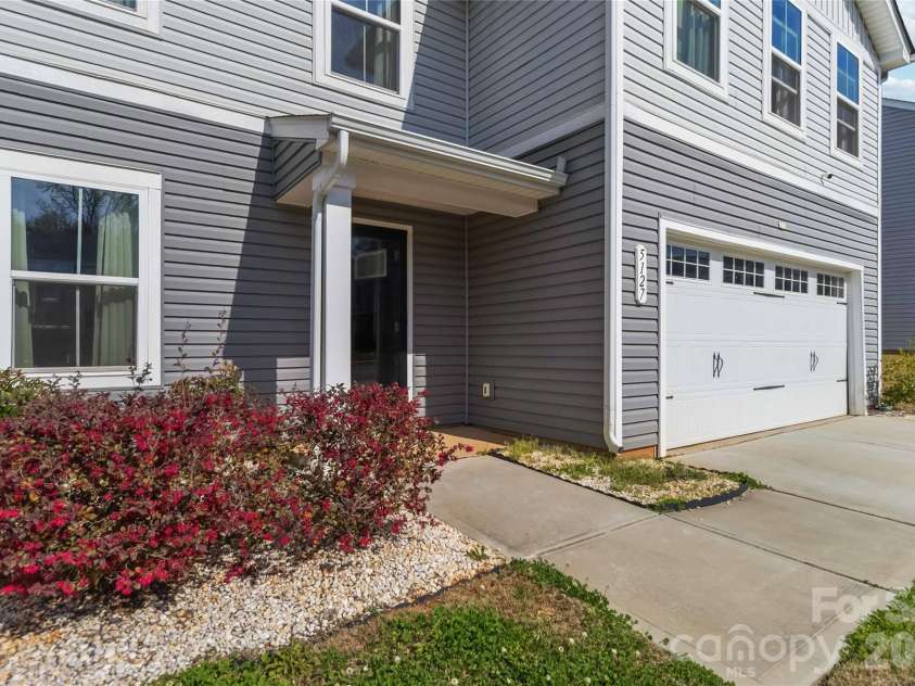 5127 Merwyn Avenue, Charlotte, NC 28215.  MLS# CAR4359714, YatesRealty ID 21823. 