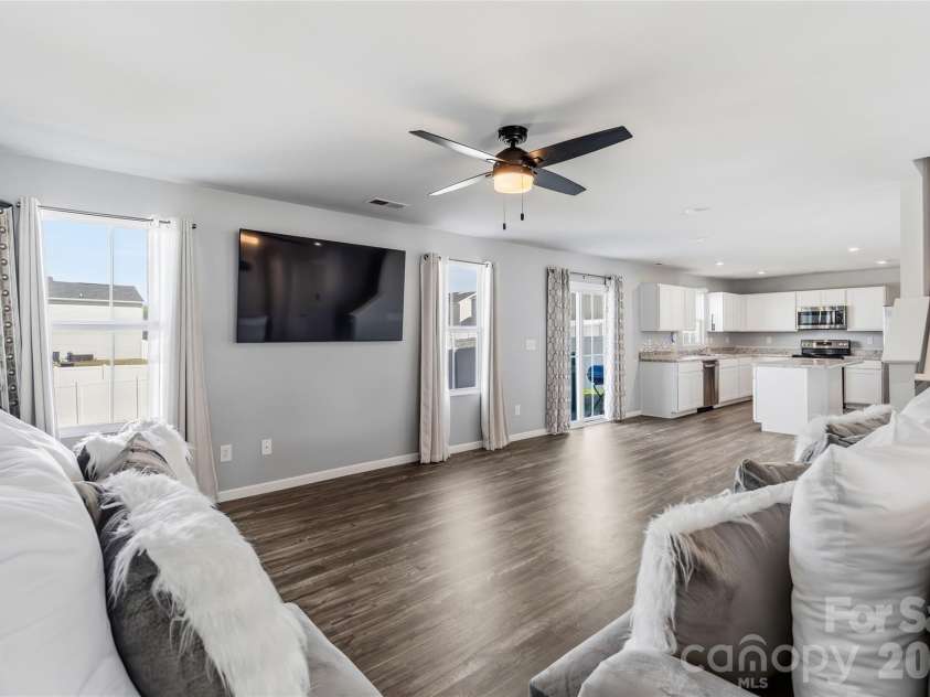 5127 Merwyn Avenue, Charlotte, NC 28215.  MLS# CAR4359714, YatesRealty ID 21823. 