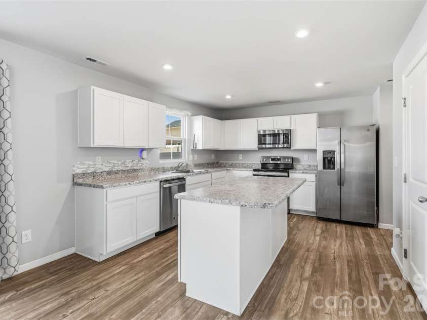5127 Merwyn Avenue, Charlotte, NC 28215.  MLS# CAR4359714, YatesRealty ID 21823. 