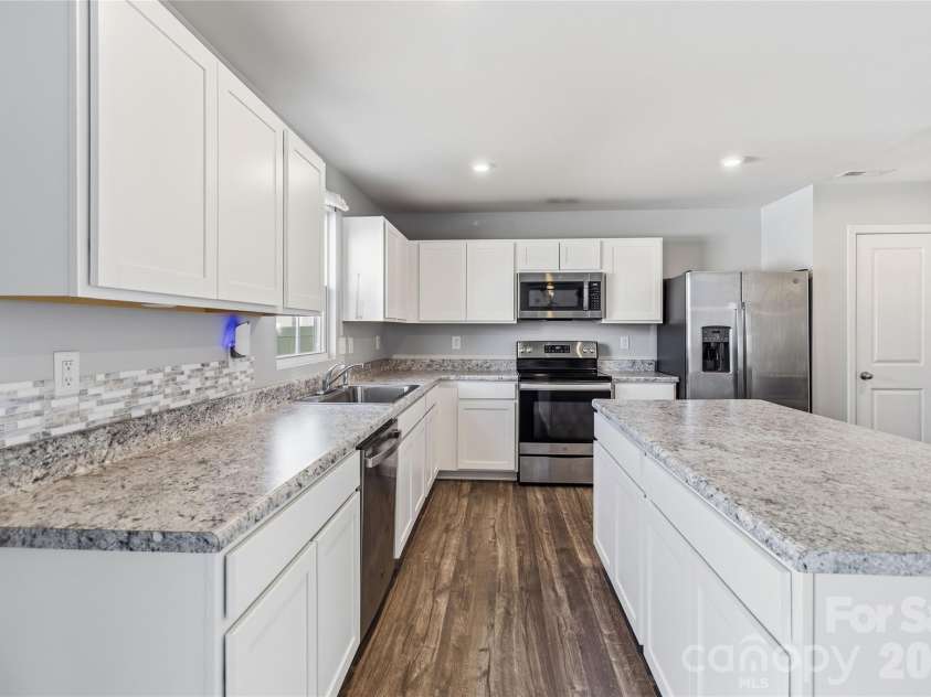 5127 Merwyn Avenue, Charlotte, NC 28215.  MLS# CAR4359714, YatesRealty ID 21823. 