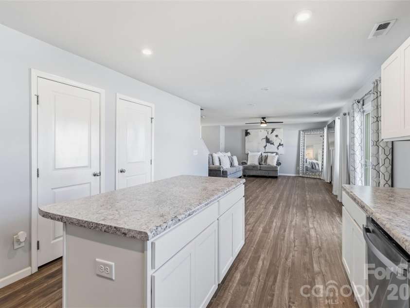 5127 Merwyn Avenue, Charlotte, NC 28215.  MLS# CAR4359714, YatesRealty ID 21823. 