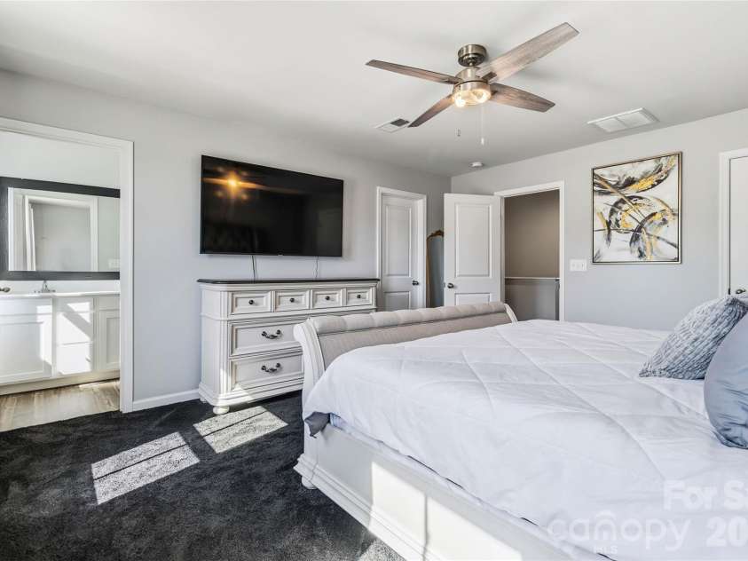 5127 Merwyn Avenue, Charlotte, NC 28215.  MLS# CAR4359714, YatesRealty ID 21823. 