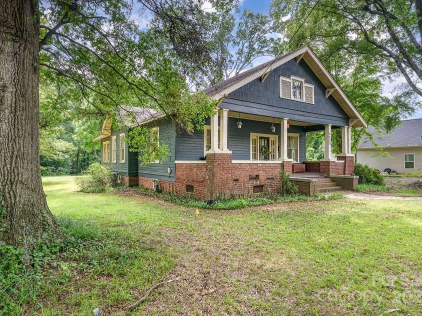 6206 Hunter Avenue, Charlotte, NC 28262.  MLS# CAR4272883, YatesRealty ID 21823. Large lot, gorgeous oak trees
