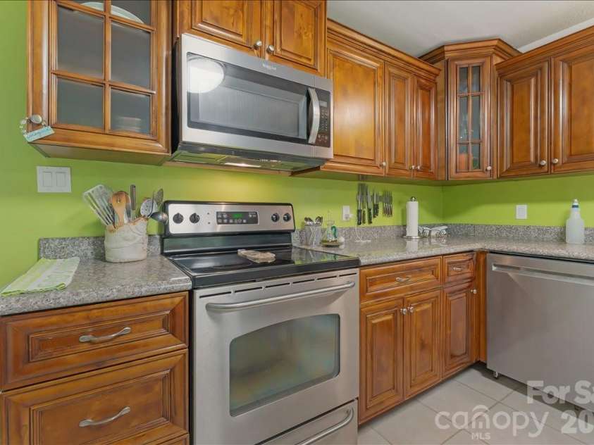952 Beverly Drive, Rock Hill, SC 29730.  MLS# CAR4370929, YatesRealty ID 21824. Stainless electric range, microwave & dishwasher