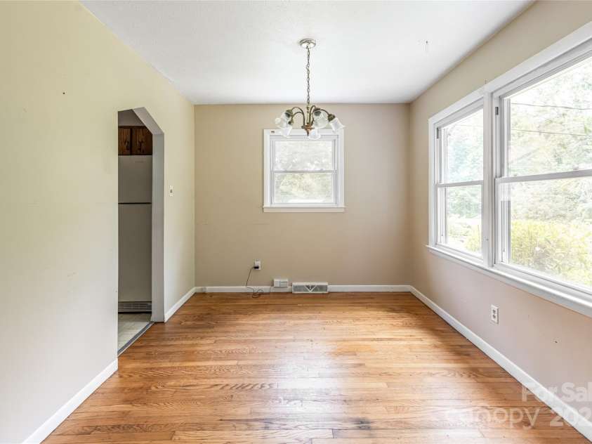 108 Morningside Drive, Asheville, NC 28806.  MLS# CAR4245785, YatesRealty ID 21826. Dining area