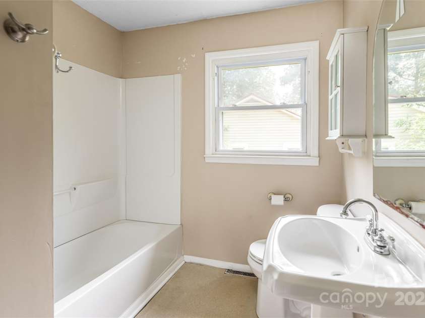 108 Morningside Drive, Asheville, NC 28806.  MLS# CAR4245785, YatesRealty ID 21826. Fenced backyard