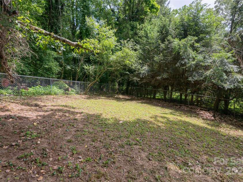 108 Morningside Drive, Asheville, NC 28806.  MLS# CAR4245785, YatesRealty ID 21826. Fenced backyard