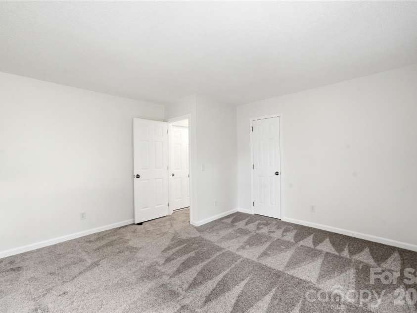 12801 Angel Oak Drive, Huntersville, NC 28078.  MLS# CAR4373135, YatesRealty ID 21826. 