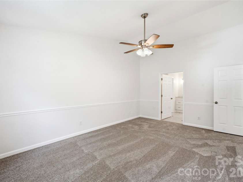 12801 Angel Oak Drive, Huntersville, NC 28078.  MLS# CAR4373135, YatesRealty ID 21826. 