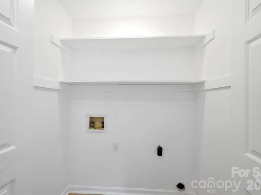 12801 Angel Oak Drive, Huntersville, NC 28078.  MLS# CAR4373135, YatesRealty ID 21826. 
