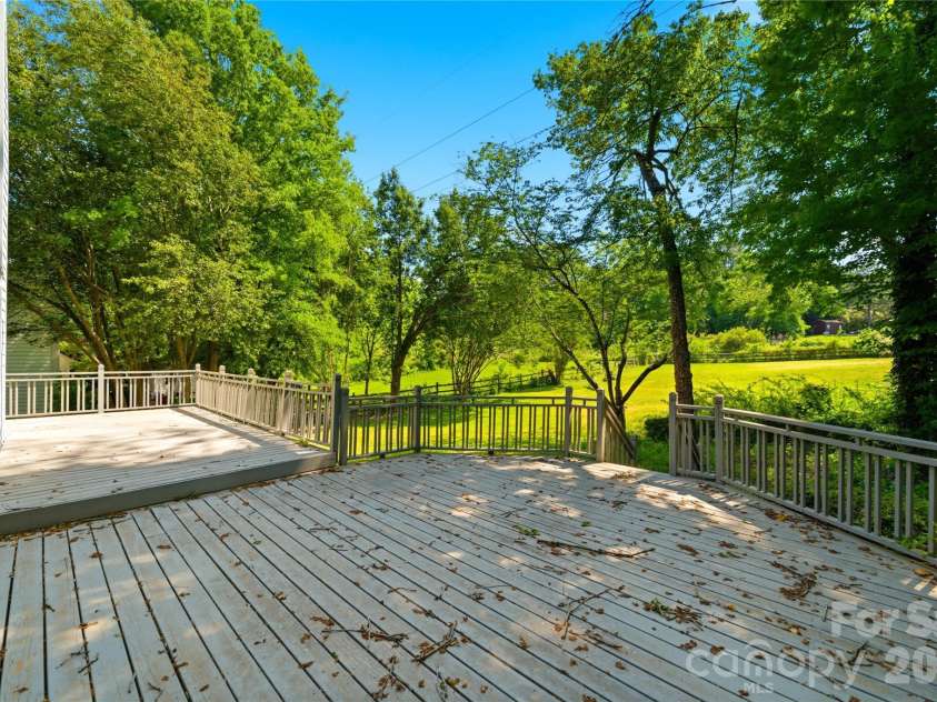 12801 Angel Oak Drive, Huntersville, NC 28078.  MLS# CAR4373135, YatesRealty ID 21826. 