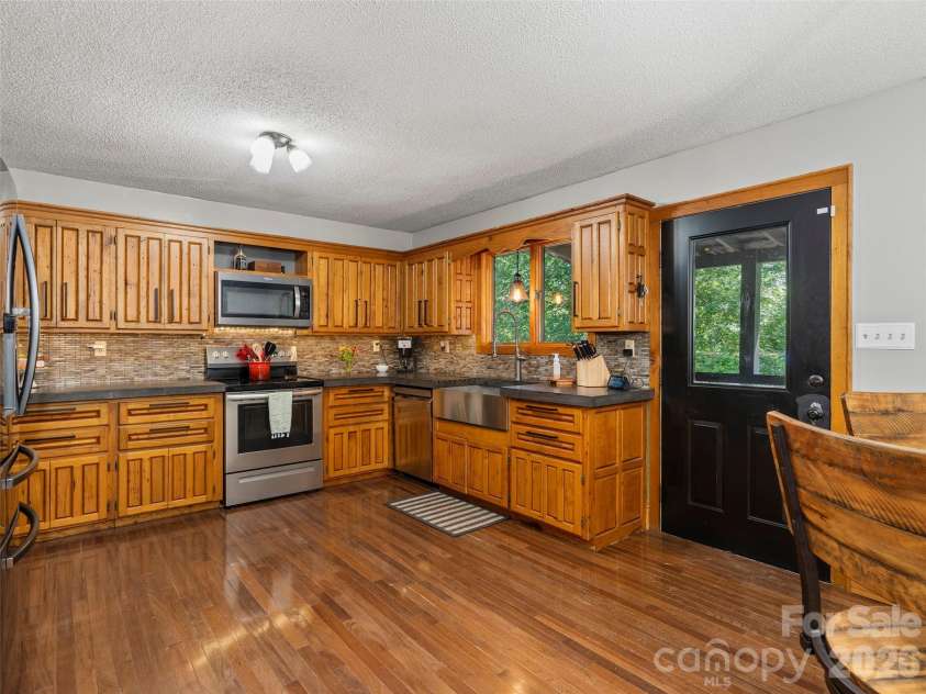 115 Bittersweet Trail, Canton, NC 28716.  MLS# CAR4381592, YatesRealty ID 21827. 