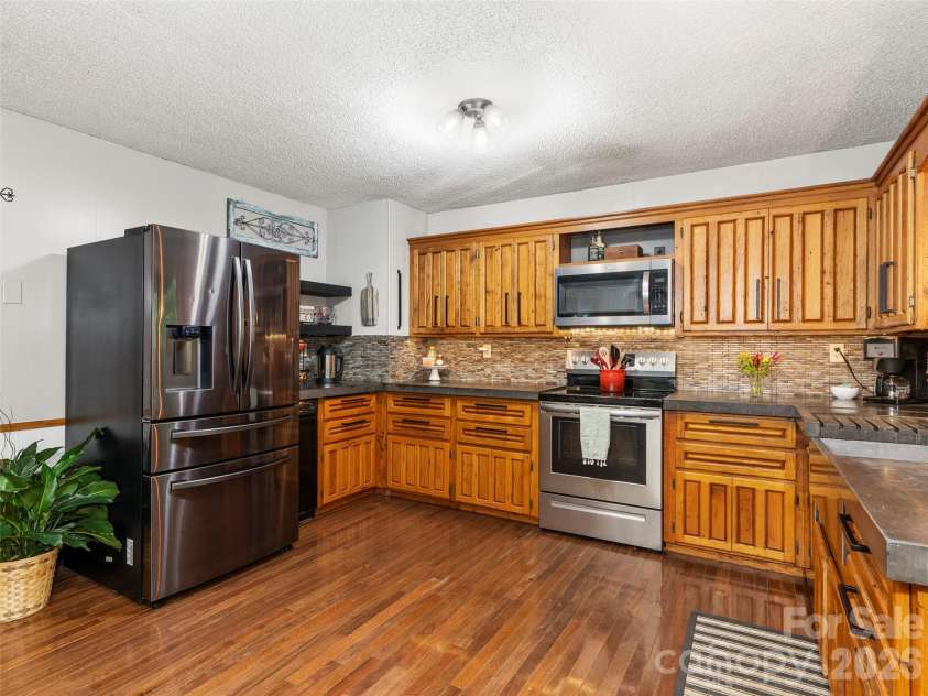 115 Bittersweet Trail, Canton, NC 28716.  MLS# CAR4381592, YatesRealty ID 21827. 