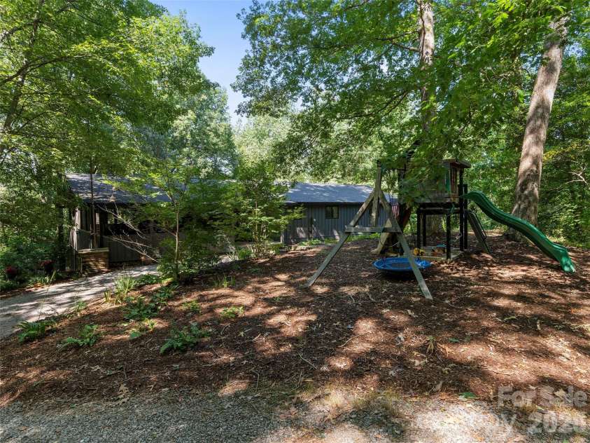 115 Bittersweet Trail, Canton, NC 28716.  MLS# CAR4381592, YatesRealty ID 21827. 