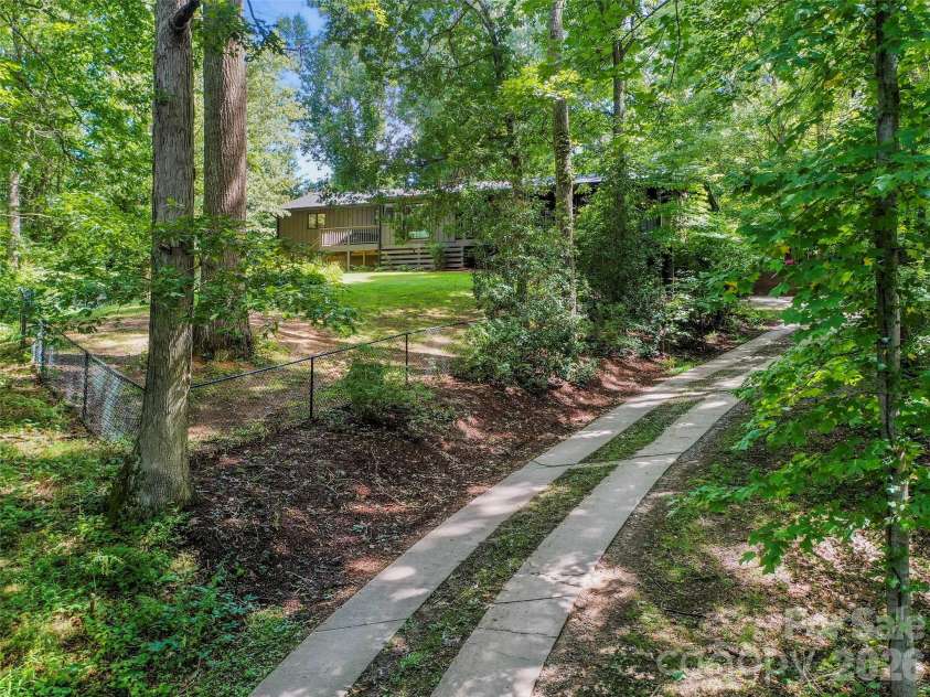 115 Bittersweet Trail, Canton, NC 28716.  MLS# CAR4381592, YatesRealty ID 21827. 