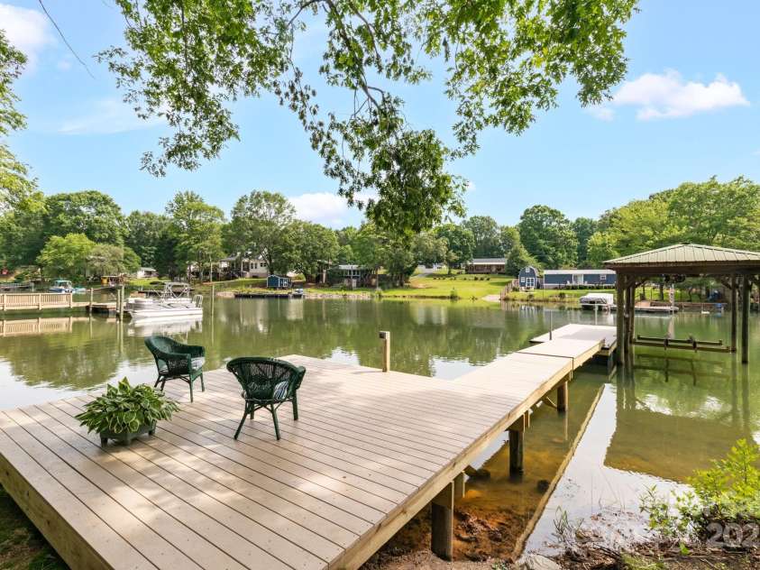 7232 Executive Circle, Denver, NC 28037.  MLS# CAR4264794, YatesRealty ID 21828. 