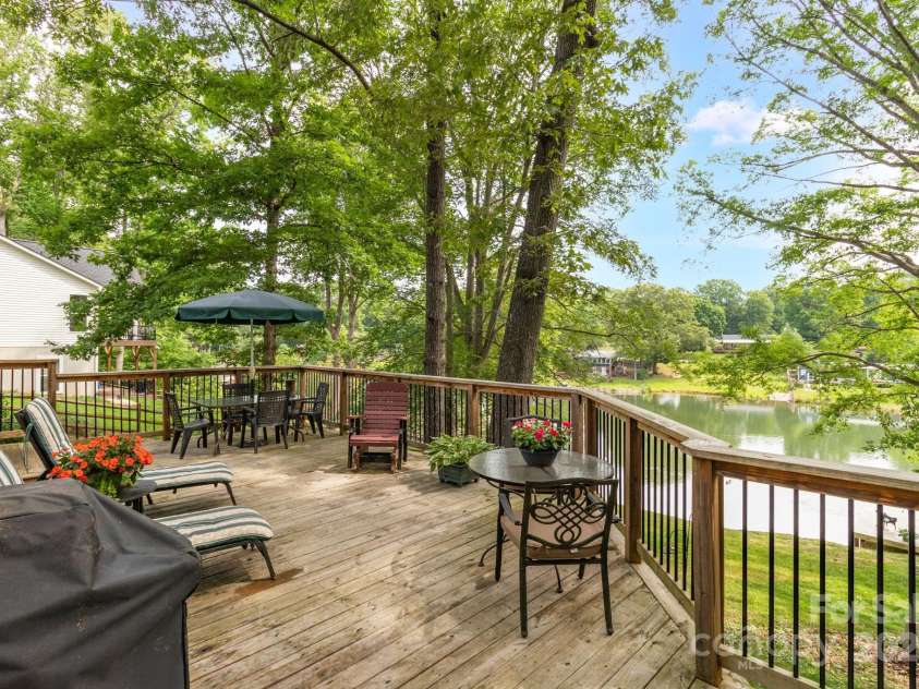 7232 Executive Circle, Denver, NC 28037.  MLS# CAR4264794, YatesRealty ID 21828. 