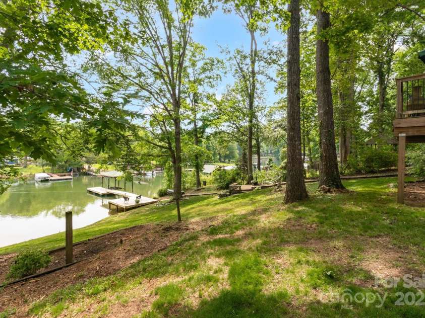 7232 Executive Circle, Denver, NC 28037.  MLS# CAR4264794, YatesRealty ID 21828. 