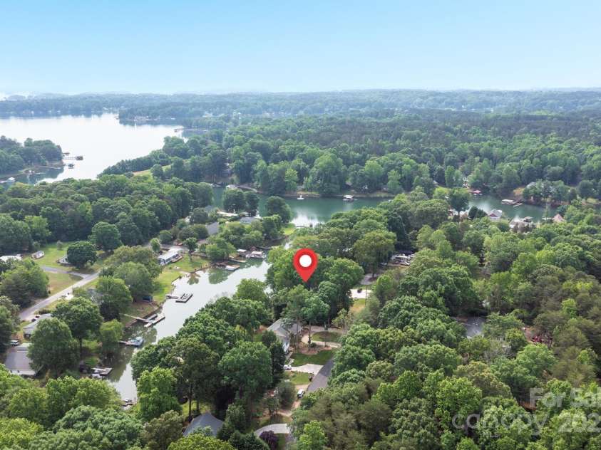 7232 Executive Circle, Denver, NC 28037.  MLS# CAR4264794, YatesRealty ID 21828. 