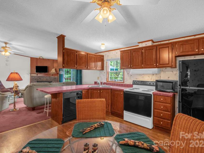 7232 Executive Circle, Denver, NC 28037.  MLS# CAR4264794, YatesRealty ID 21828. 