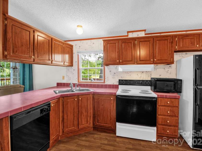 7232 Executive Circle, Denver, NC 28037.  MLS# CAR4264794, YatesRealty ID 21828. 