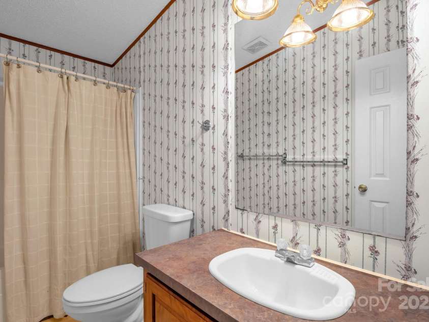 7232 Executive Circle, Denver, NC 28037.  MLS# CAR4264794, YatesRealty ID 21828. 