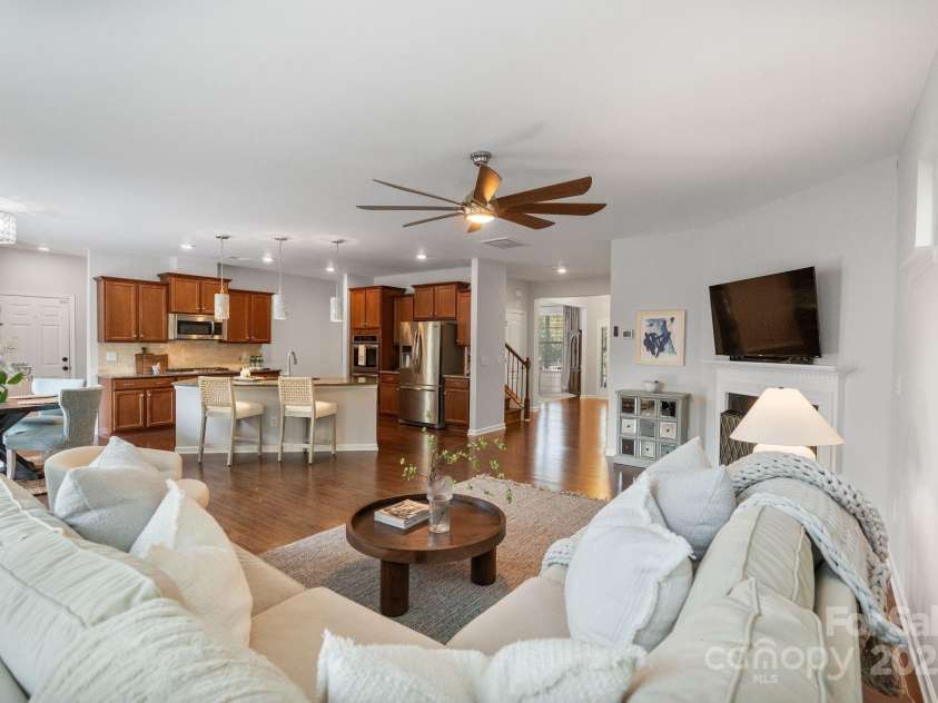 2005 Brightflower Lane, York, SC 29745.  MLS# CAR4313913, YatesRealty ID 2183. 