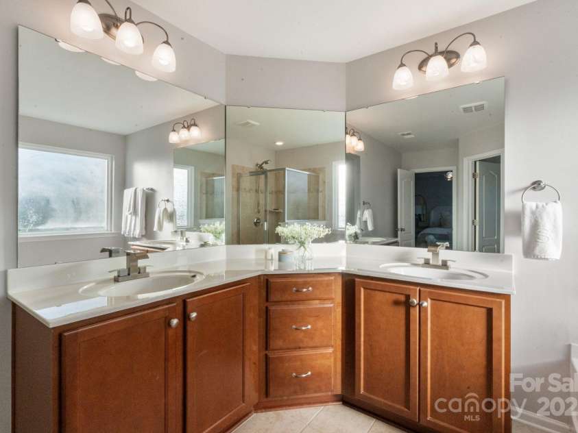 2005 Brightflower Lane, York, SC 29745.  MLS# CAR4313913, YatesRealty ID 2183. 