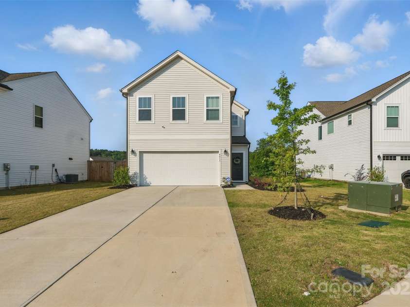 4013 Southern Pine Drive, Mount Holly, NC 28120.  MLS# CAR4267442, YatesRealty ID 21830. WELCOME HOME