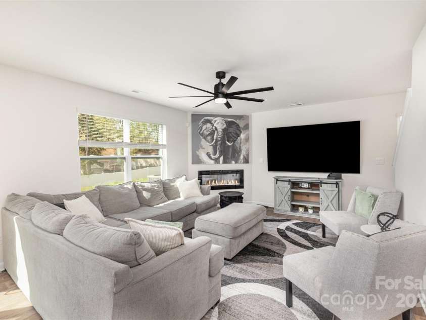 4538 Opus Lane, Charlotte, NC 28214.  MLS# CAR4244055, YatesRealty ID 21831. 