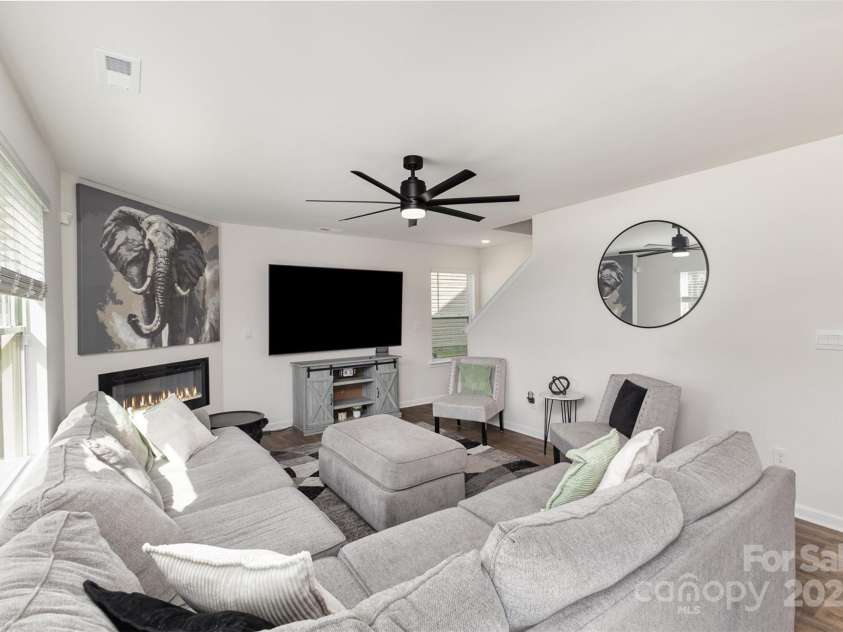 4538 Opus Lane, Charlotte, NC 28214.  MLS# CAR4244055, YatesRealty ID 21831. 