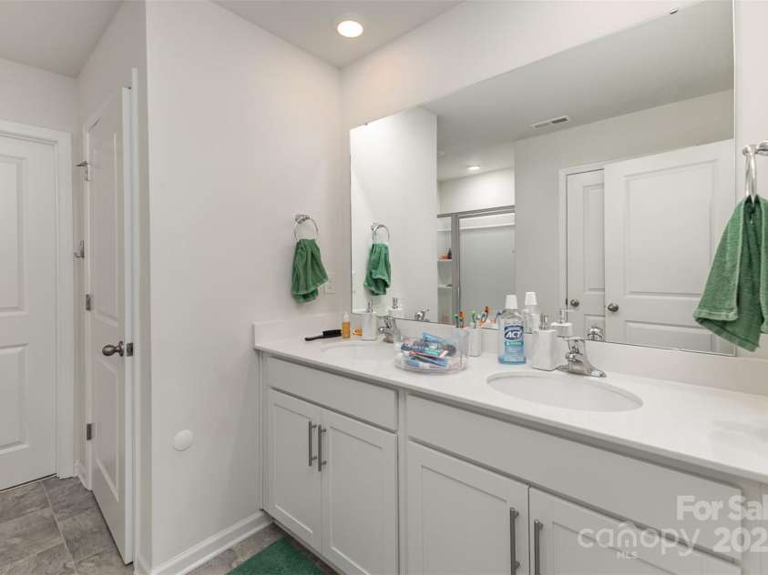 4538 Opus Lane, Charlotte, NC 28214.  MLS# CAR4244055, YatesRealty ID 21831. 