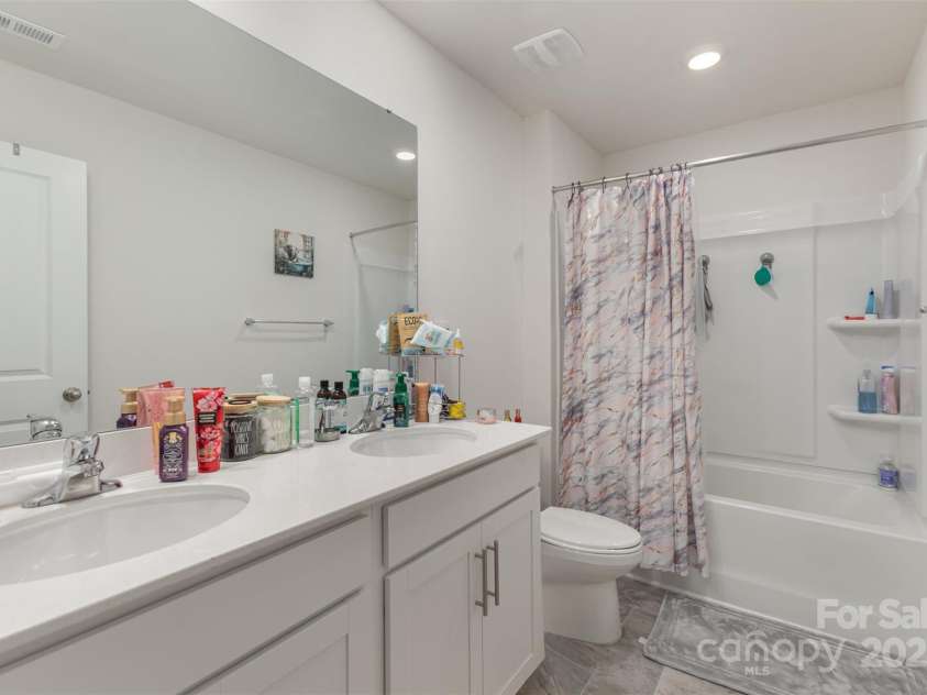 4538 Opus Lane, Charlotte, NC 28214.  MLS# CAR4244055, YatesRealty ID 21831. 