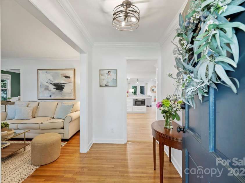 5211 Londonderry Road, Charlotte, NC 28210.  MLS# CAR4270084, YatesRealty ID 21832. 