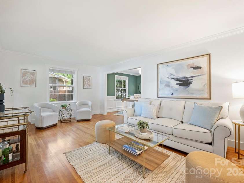 5211 Londonderry Road, Charlotte, NC 28210.  MLS# CAR4270084, YatesRealty ID 21832. 