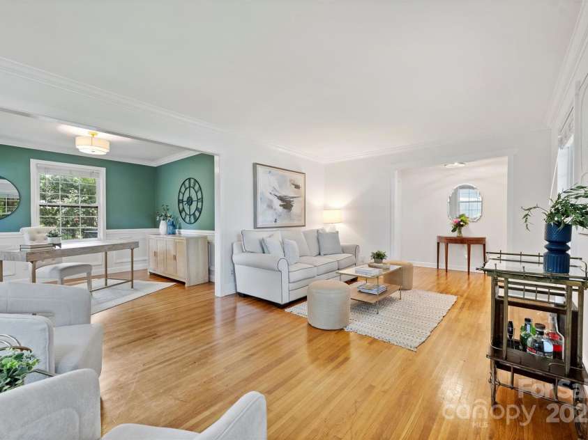 5211 Londonderry Road, Charlotte, NC 28210.  MLS# CAR4270084, YatesRealty ID 21832. 