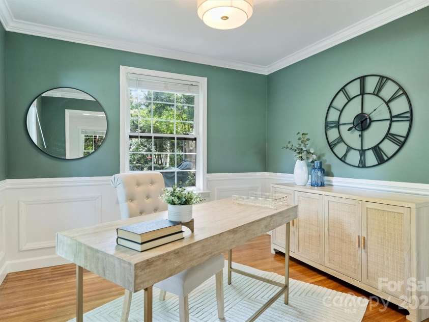 5211 Londonderry Road, Charlotte, NC 28210.  MLS# CAR4270084, YatesRealty ID 21832. 