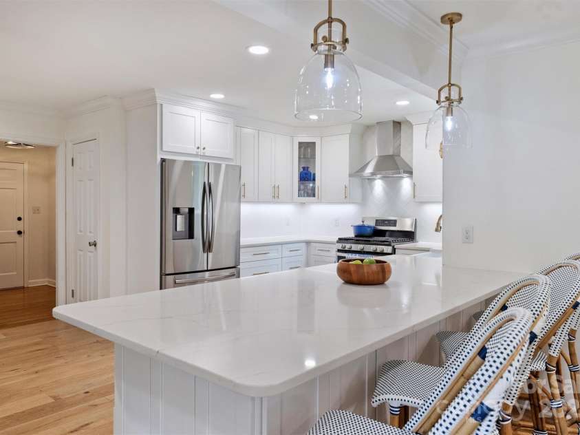 5211 Londonderry Road, Charlotte, NC 28210.  MLS# CAR4270084, YatesRealty ID 21832. 