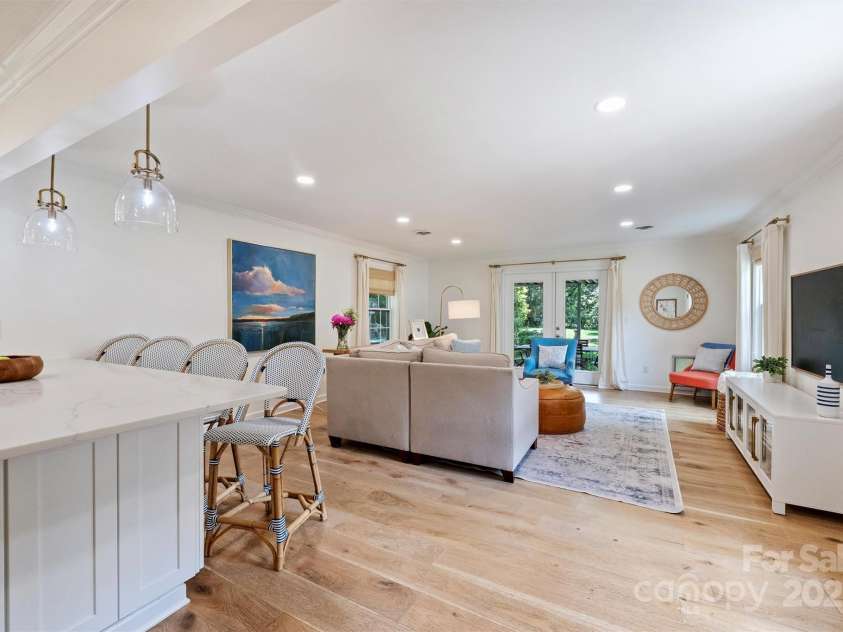 5211 Londonderry Road, Charlotte, NC 28210.  MLS# CAR4270084, YatesRealty ID 21832. 