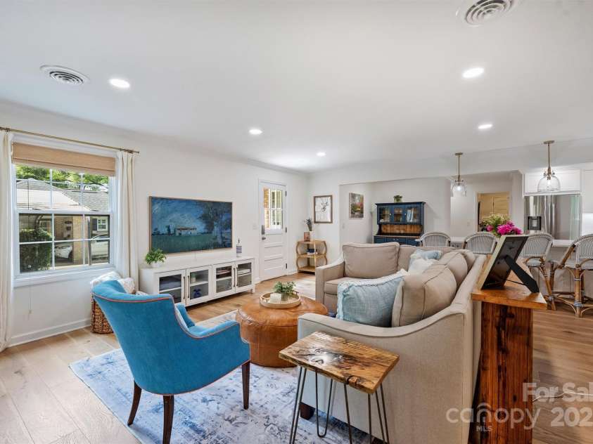 5211 Londonderry Road, Charlotte, NC 28210.  MLS# CAR4270084, YatesRealty ID 21832. 