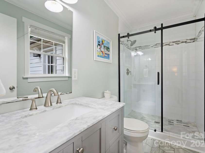 5211 Londonderry Road, Charlotte, NC 28210.  MLS# CAR4270084, YatesRealty ID 21832. 