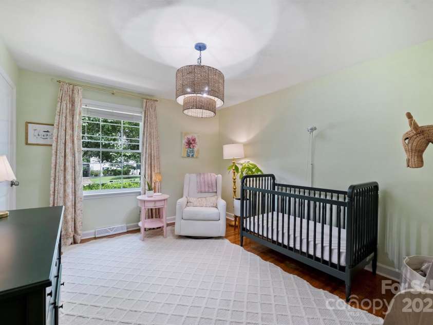 5211 Londonderry Road, Charlotte, NC 28210.  MLS# CAR4270084, YatesRealty ID 21832. 