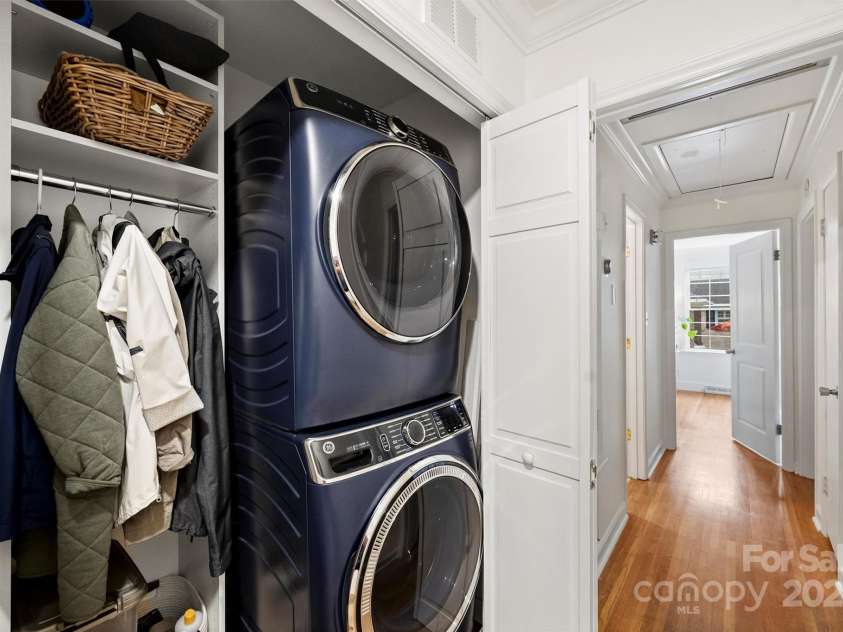 5211 Londonderry Road, Charlotte, NC 28210.  MLS# CAR4270084, YatesRealty ID 21832. 