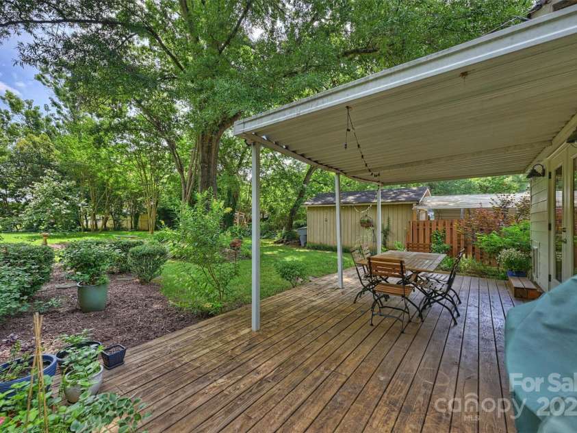 5211 Londonderry Road, Charlotte, NC 28210.  MLS# CAR4270084, YatesRealty ID 21832. 