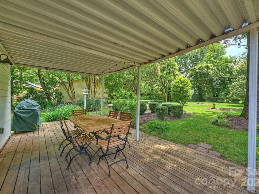 5211 Londonderry Road, Charlotte, NC 28210.  MLS# CAR4270084, YatesRealty ID 21832. 