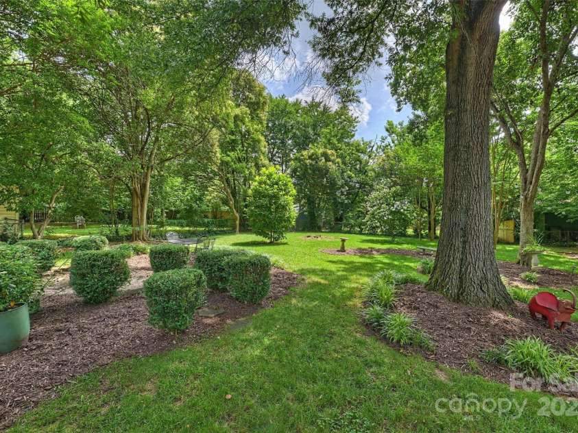 5211 Londonderry Road, Charlotte, NC 28210.  MLS# CAR4270084, YatesRealty ID 21832. 