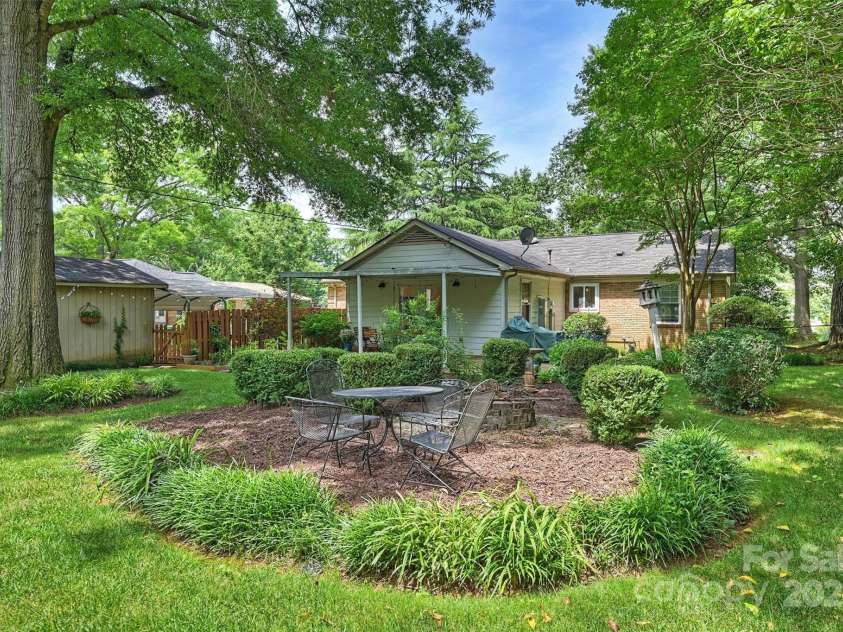 5211 Londonderry Road, Charlotte, NC 28210.  MLS# CAR4270084, YatesRealty ID 21832. 